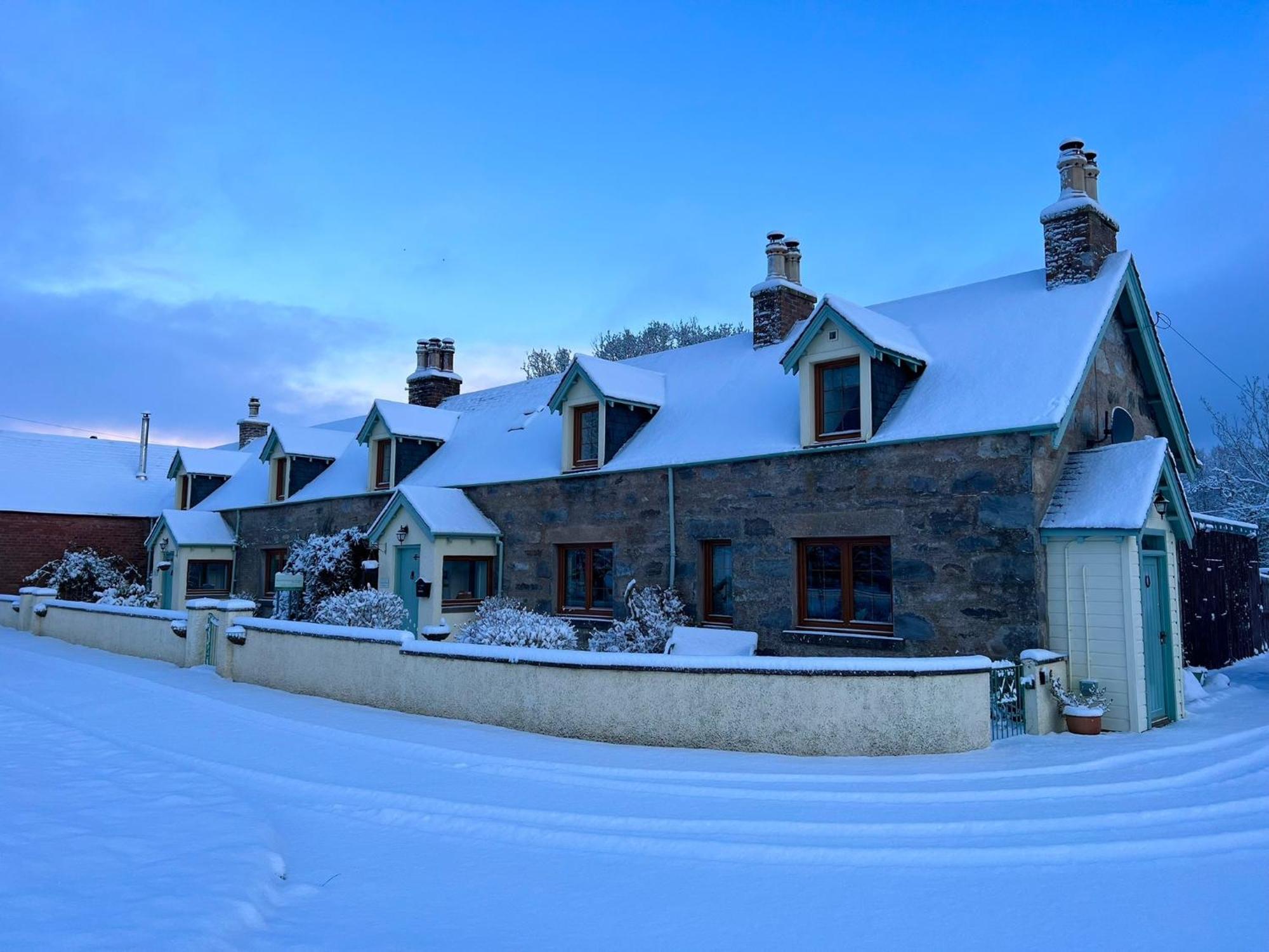 Rosemount Cottage One- Highland Cottage Garve Bagian luar foto